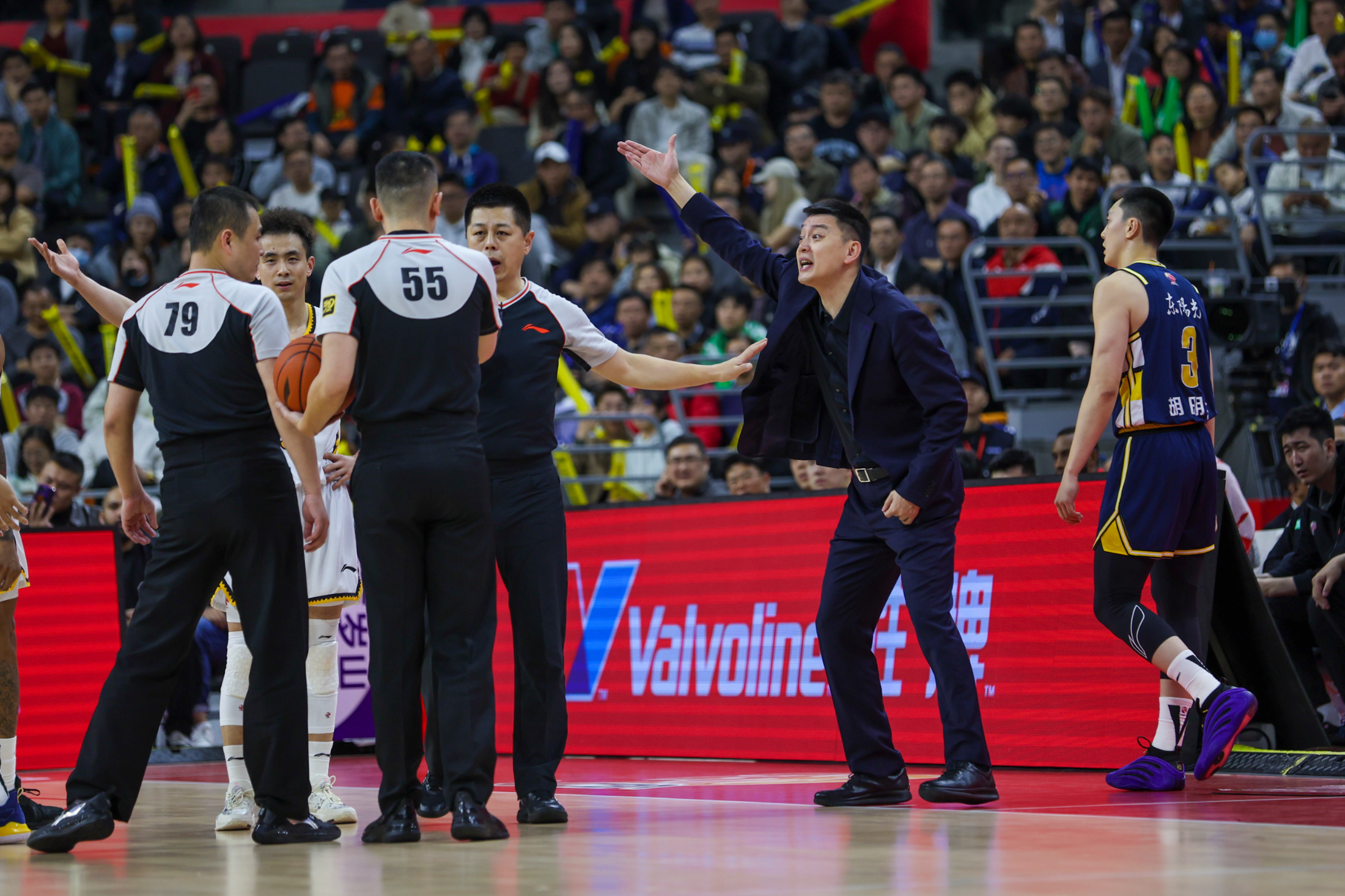 关于冲刺阶段体能课后，纽卡斯尔内部沟通备战CBA季后赛，目标明确，年轻球员得到机会的信息