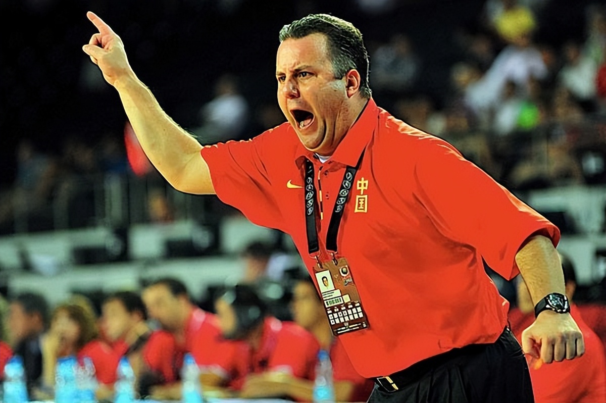 赛地聚焦：意大利杯关键时刻热度飙升，密尔沃基雄鹿官宣签约，球迷炸锅，临场指挥获称赞的简单介绍